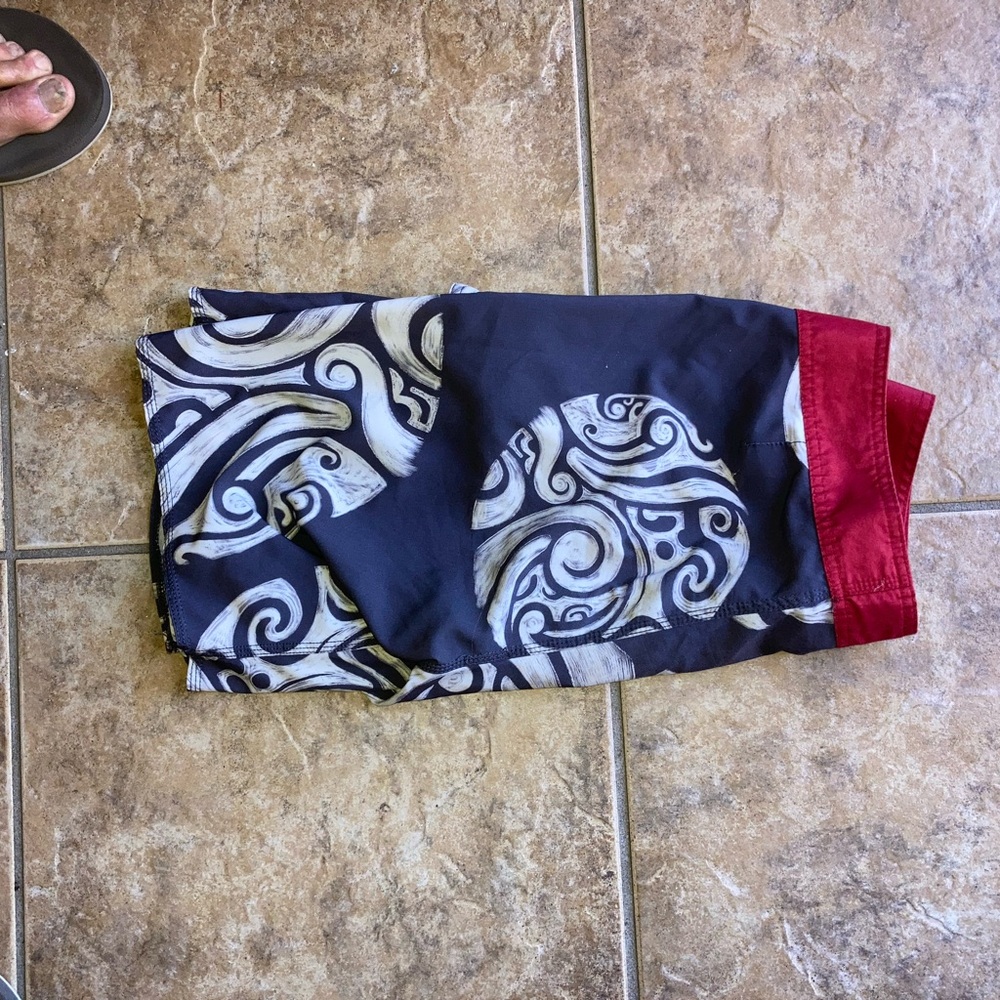 Quicksilver 31 board shorts inseam 9’ length 19” used in good shape clean